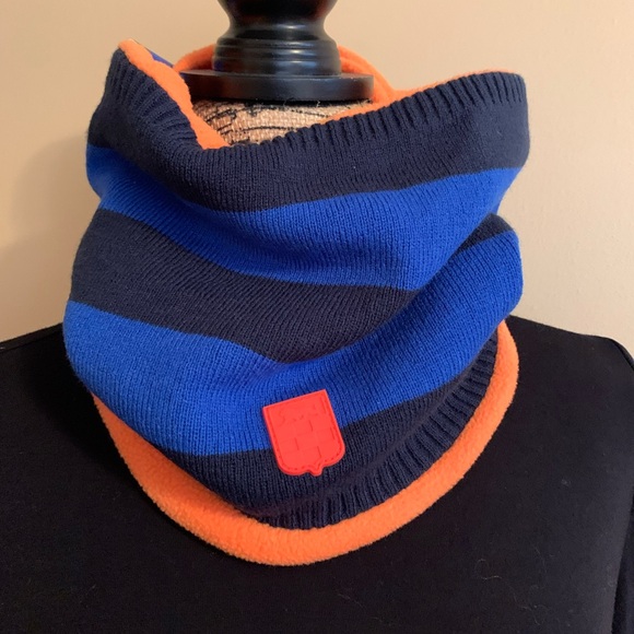 VINCE CAMUTO boys poly/acrylic blue bold strip muffler NWT in OSFM - Picture 3 of 9